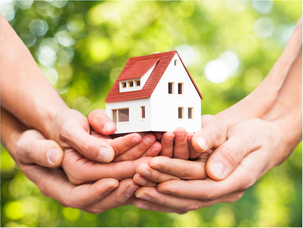 Groupe de personnes engagées pour organiser leur vie collective en habitat partagé